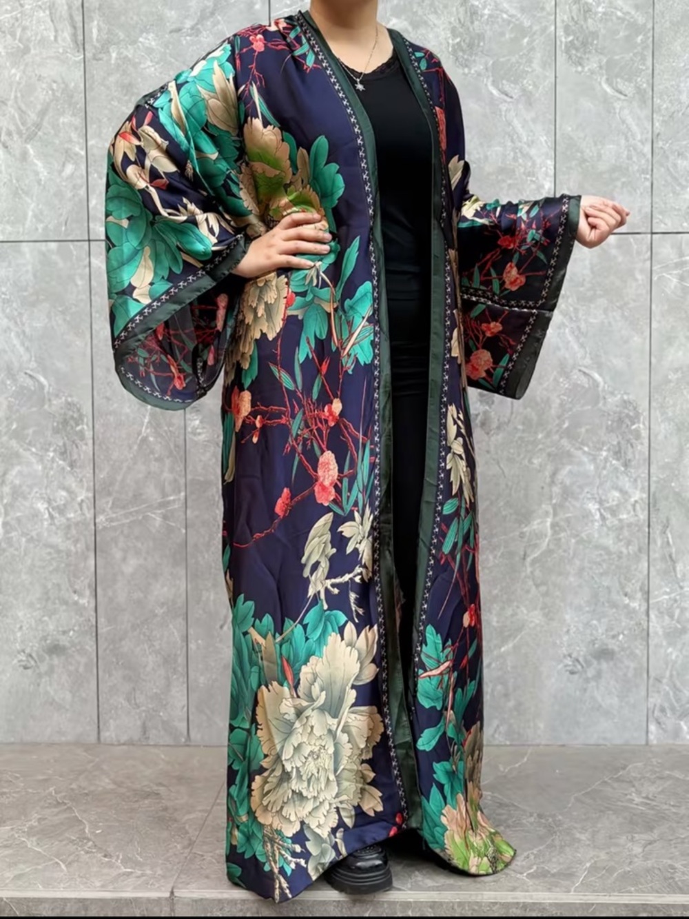Silky kimono - Picture 2 of 5